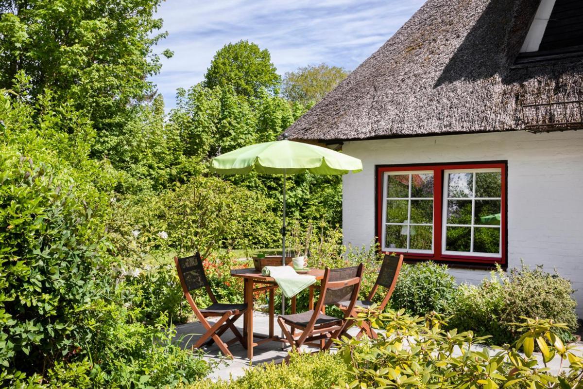Reetdachhaus Mit Naehe Zur Ostsee, Aussensauna, Spielplatz & Grossem Garten Manhagen Eksteriør billede