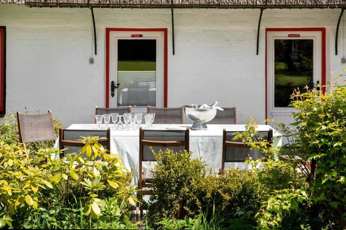 Reetdachhaus Mit Naehe Zur Ostsee, Aussensauna, Spielplatz & Grossem Garten Manhagen Eksteriør billede