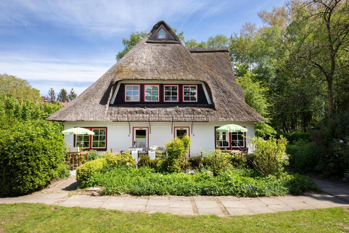 Reetdachhaus Mit Naehe Zur Ostsee, Aussensauna, Spielplatz & Grossem Garten Manhagen Eksteriør billede